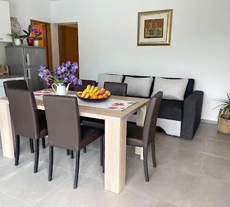 Sara Holiday home Cista Provo